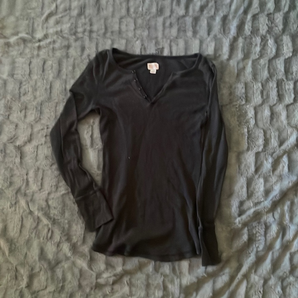 Long sleeve ribbed shirt-decently worn-size XL-runs small